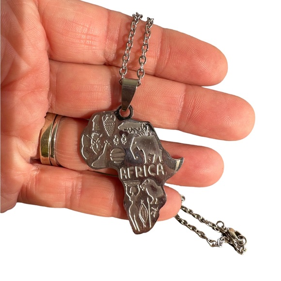 Silver Tone Africa Continent Pendant Necklace - Picture 1 of 5